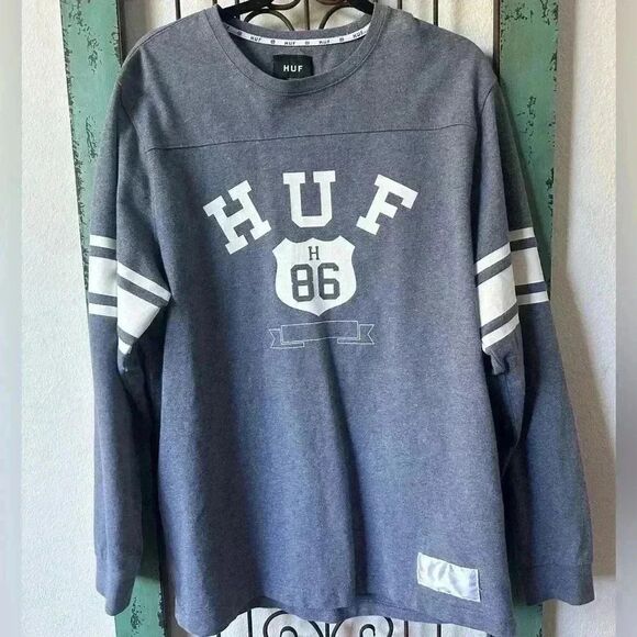 HUF Graphic Varsity Long Sleeve Shirt
HUF highway sign with iconic 86. Mens Lg - Picture 1 of 10